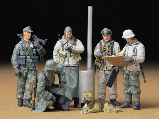 Tamiya German Soldiers at Field Briefing 1/35 (35212)