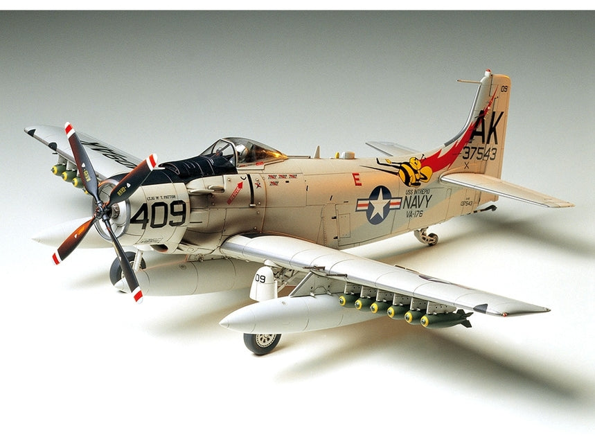 Tamiya Douglas Skyraider Ad-6 (A-1H) 1/48 (61058)