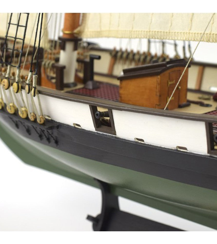 Doris Saint-Malo. Maquette de bateau de pêche en bois à l'échelle 1:20 (19010)