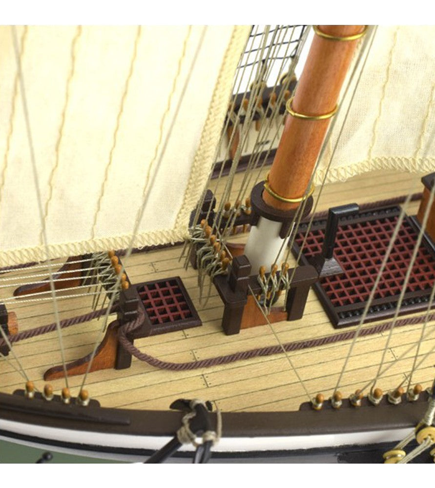 Doris Saint-Malo. Maquette de bateau de pêche en bois à l'échelle 1:20 (19010)