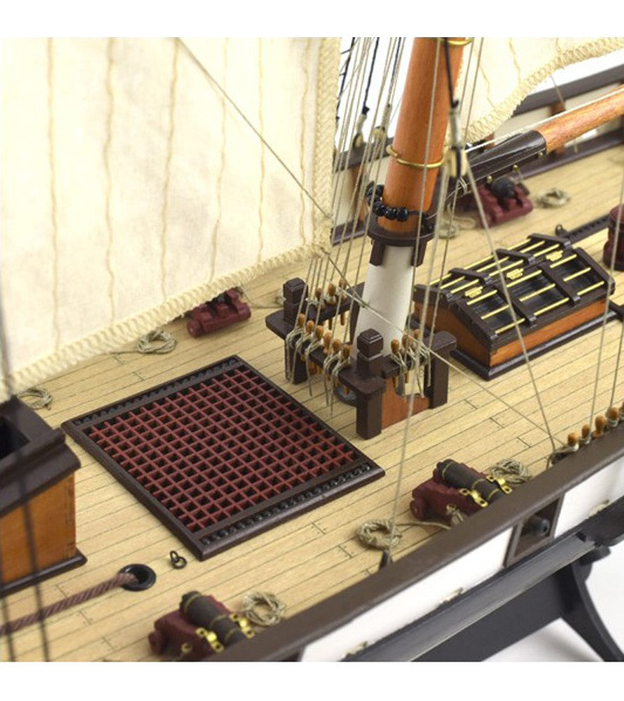 Doris Saint-Malo. Maquette de bateau de pêche en bois à l'échelle 1:20 (19010)