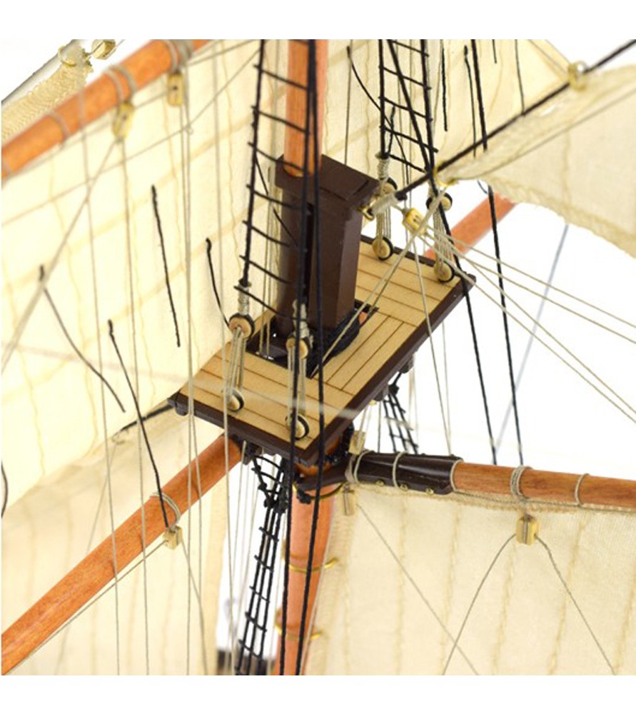 Doris Saint-Malo. Maquette de bateau de pêche en bois à l'échelle 1:20 (19010)