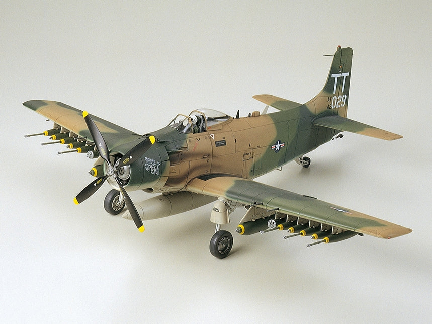 Tamiya Douglas A-1J Skyraider USAF 1/48 (61073)