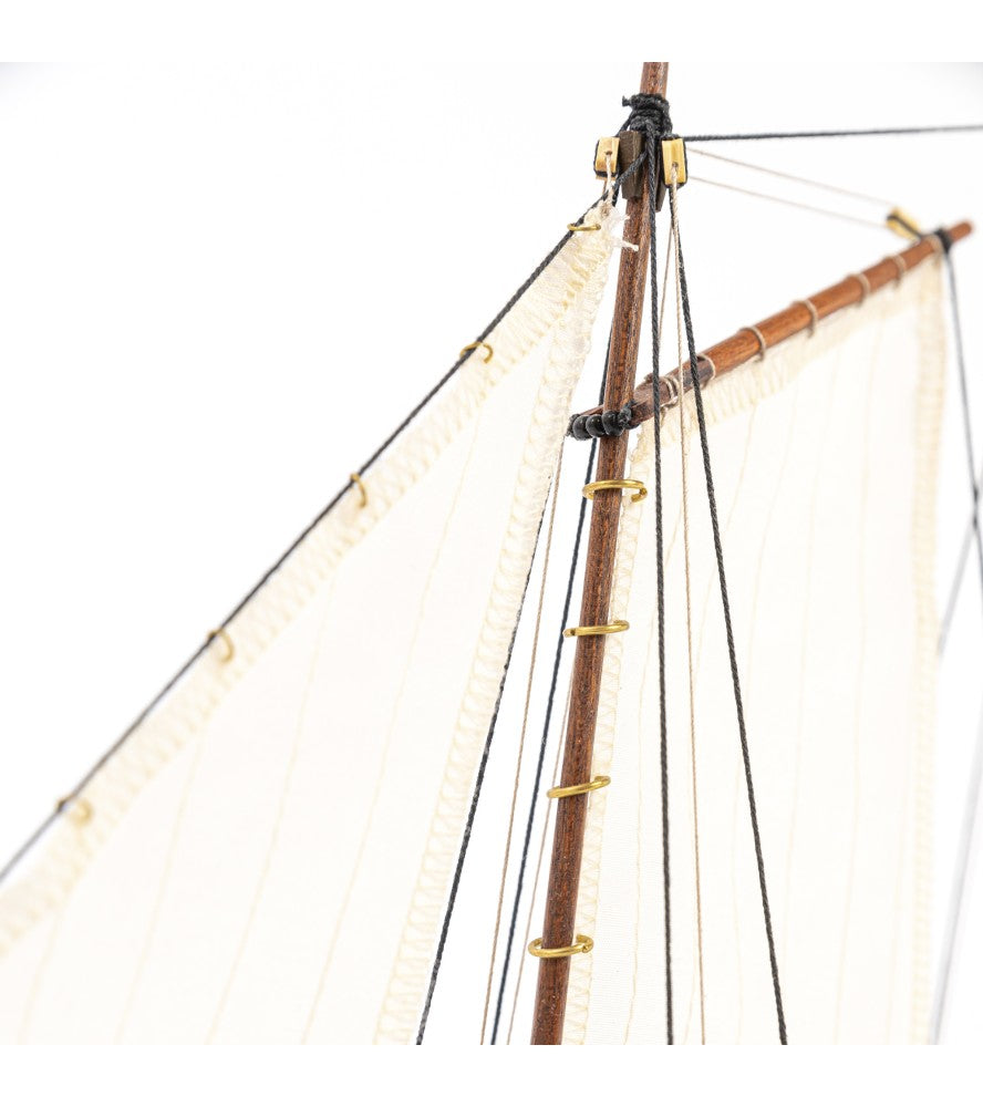 Doris Saint-Malo. Maquette de bateau de pêche en bois à l'échelle 1:20 (19010)