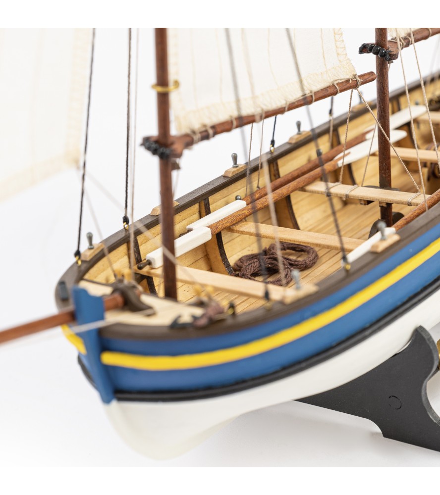 Doris Saint-Malo. Maquette de bateau de pêche en bois à l'échelle 1:20 (19010)