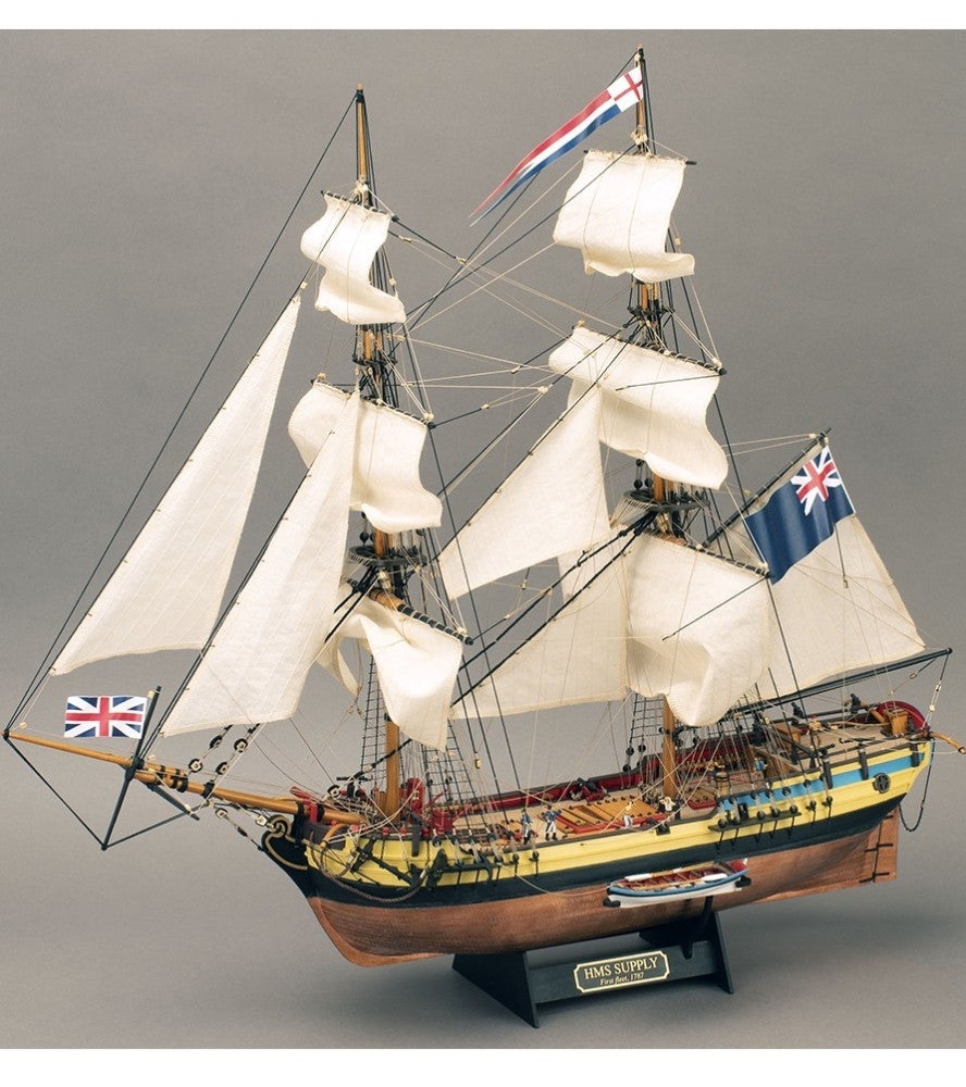 Doris Saint-Malo. Maquette de bateau de pêche en bois à l'échelle 1:20 (19010)