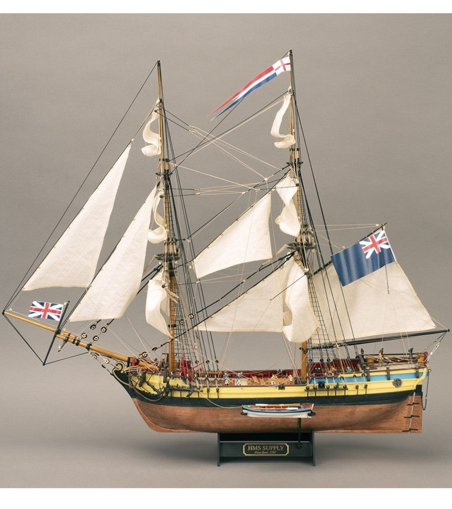 Doris Saint-Malo. Maquette de bateau de pêche en bois à l'échelle 1:20 (19010)