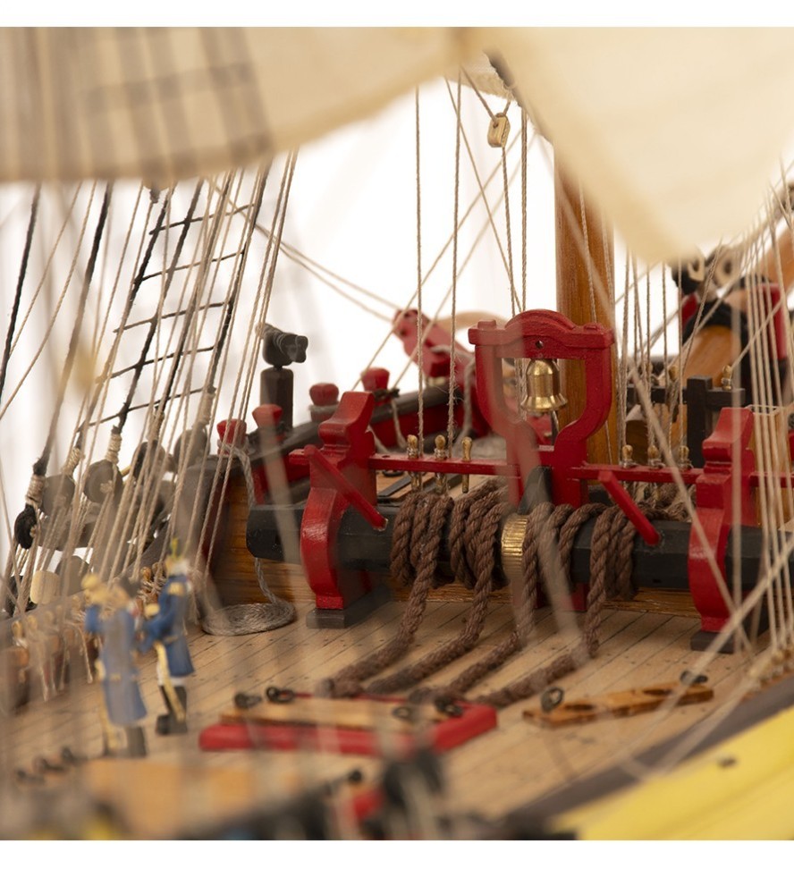 Doris Saint-Malo. Maquette de bateau de pêche en bois à l'échelle 1:20 (19010)