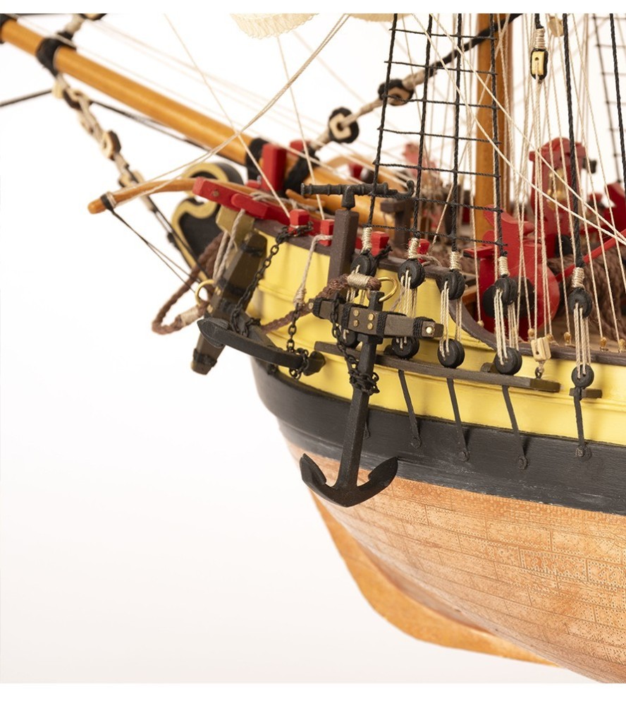 Doris Saint-Malo. Maquette de bateau de pêche en bois à l'échelle 1:20 (19010)
