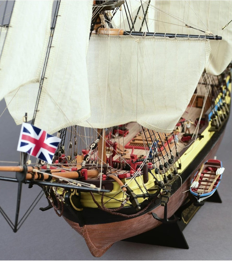 Doris Saint-Malo. Maquette de bateau de pêche en bois à l'échelle 1:20 (19010)