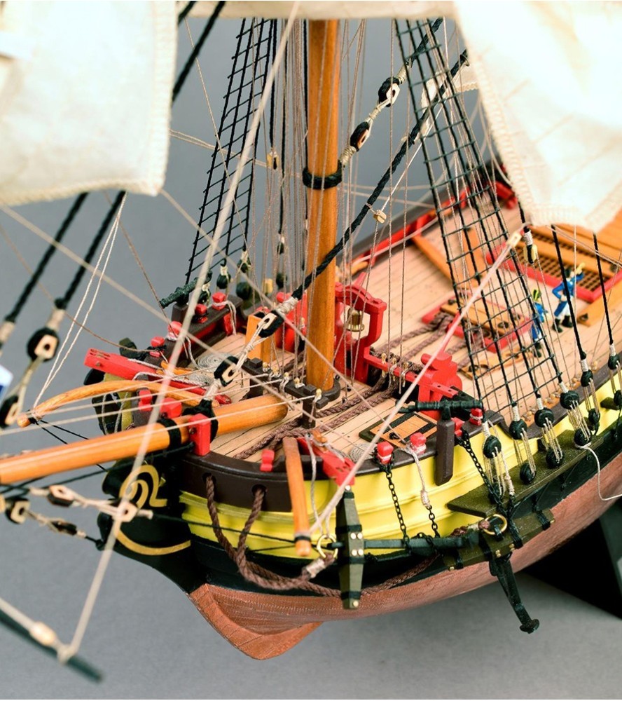 Doris Saint-Malo. Maquette de bateau de pêche en bois à l'échelle 1:20 (19010)
