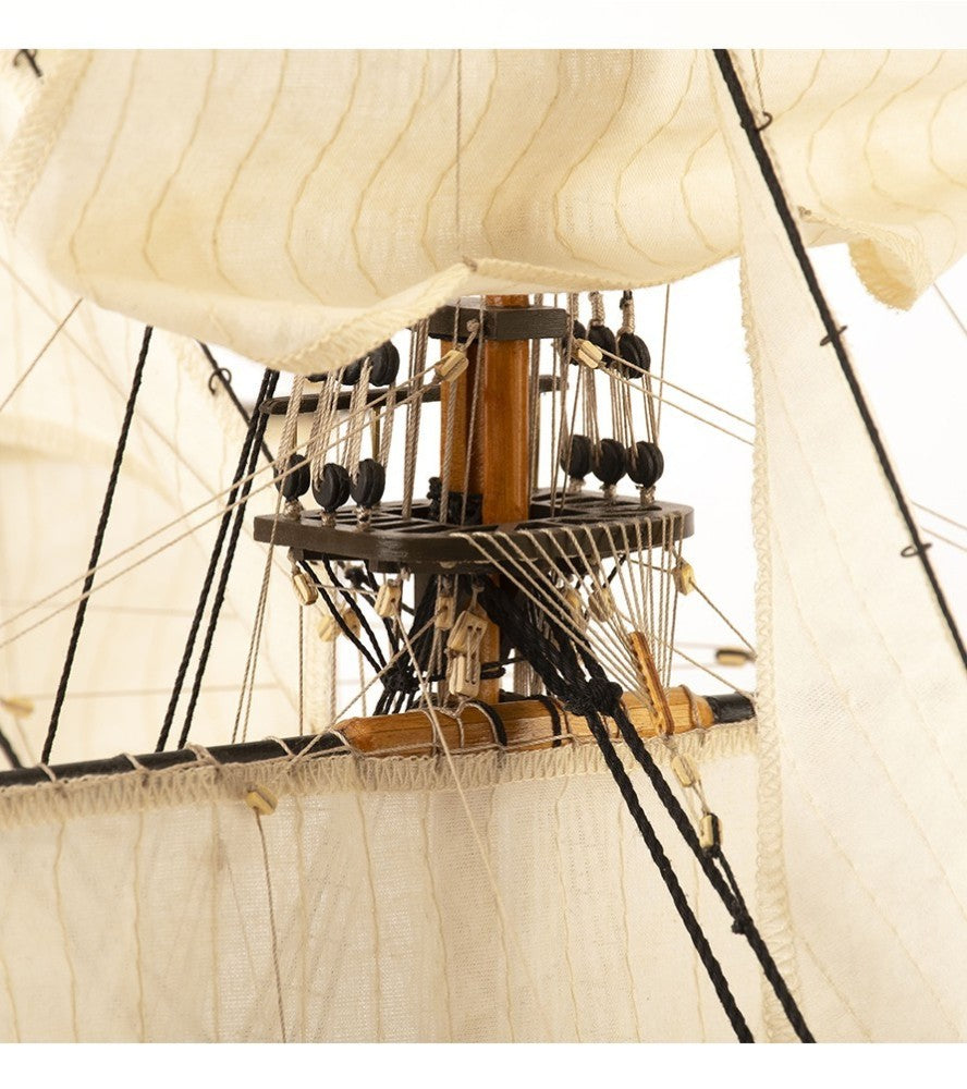 Doris Saint-Malo. Maquette de bateau de pêche en bois à l'échelle 1:20 (19010)