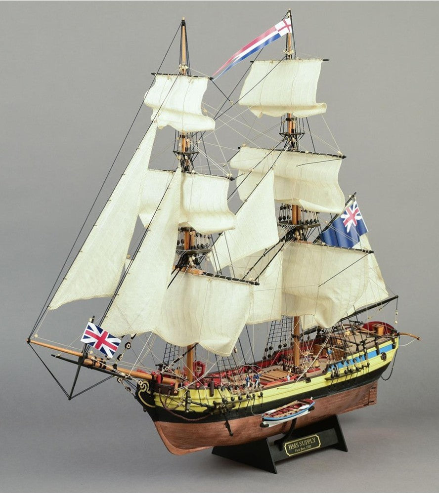 Doris Saint-Malo. Maquette de bateau de pêche en bois à l'échelle 1:20 (19010)