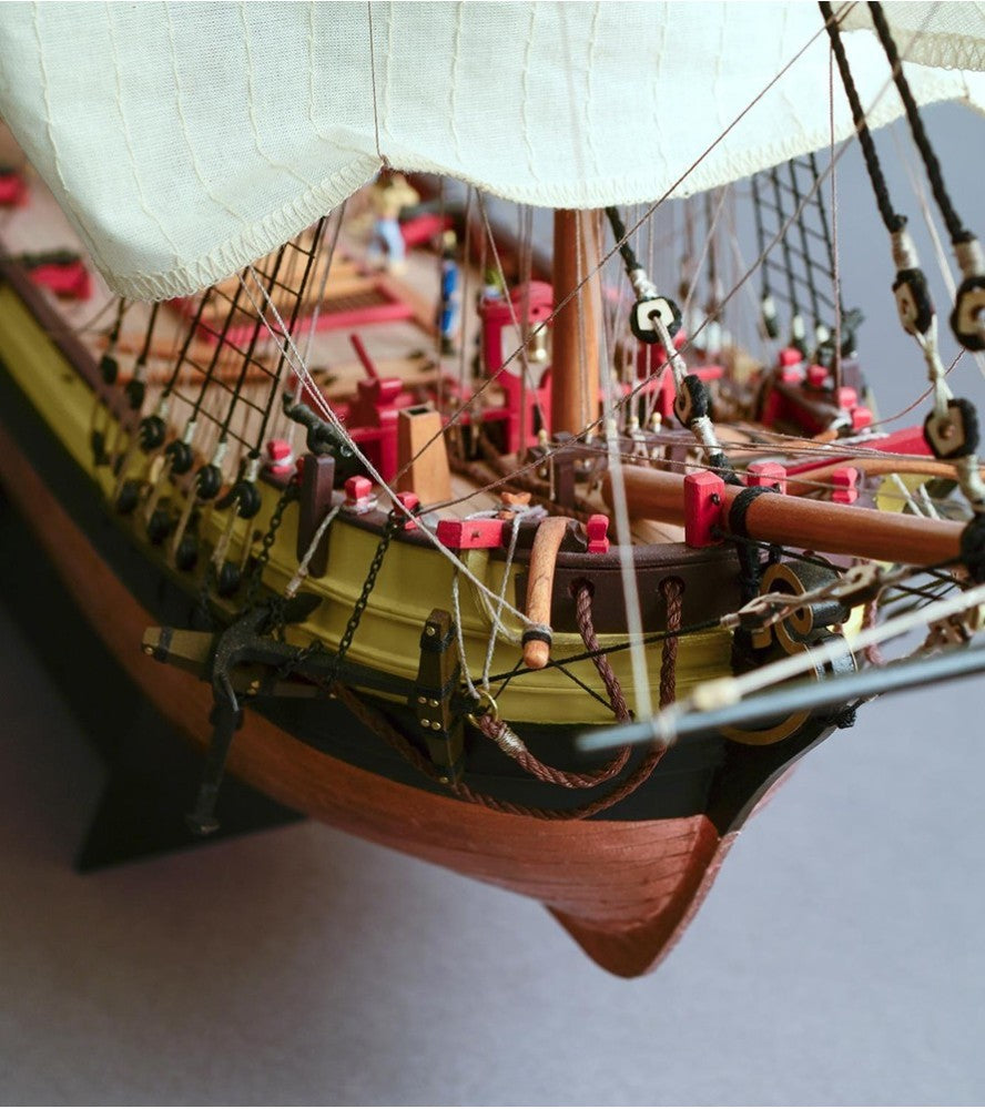 Doris Saint-Malo. Maquette de bateau de pêche en bois à l'échelle 1:20 (19010)