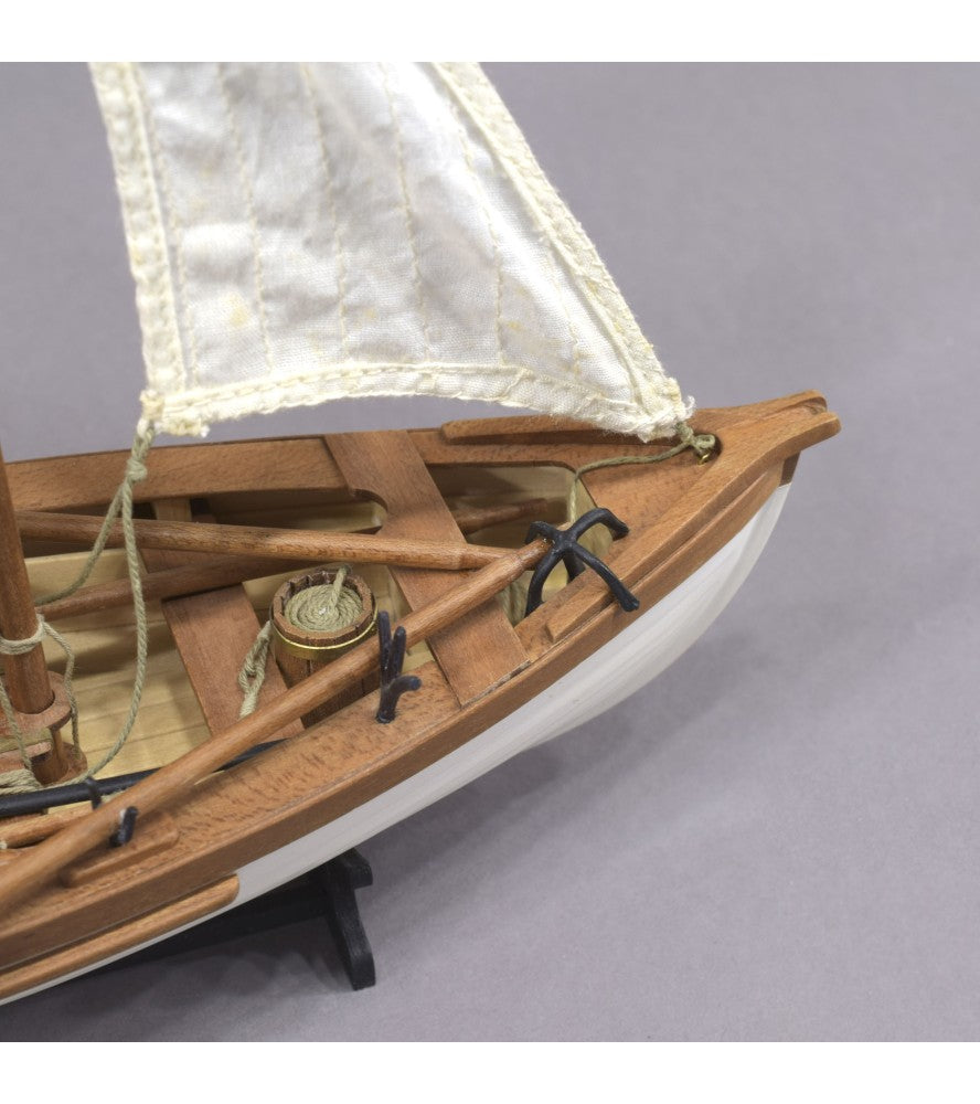 Doris Saint-Malo. Maquette de bateau de pêche en bois à l'échelle 1:20 (19010)