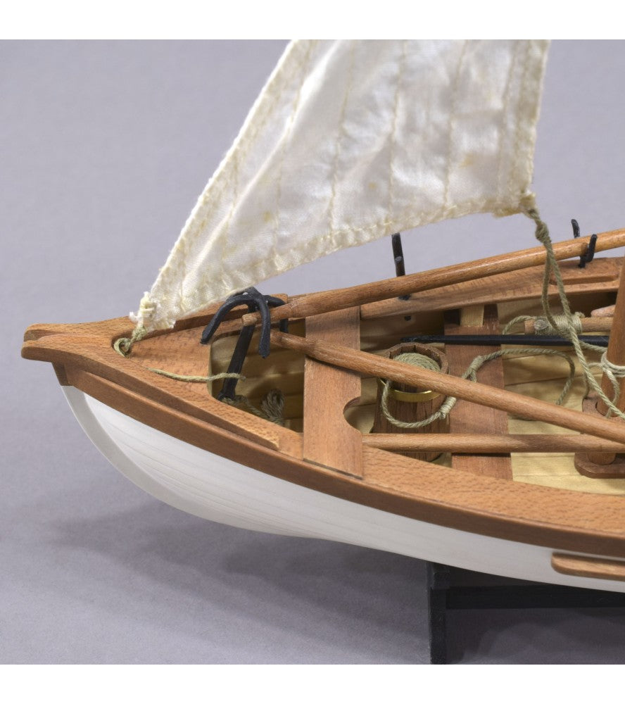 Doris Saint-Malo. Maquette de bateau de pêche en bois à l'échelle 1:20 (19010)